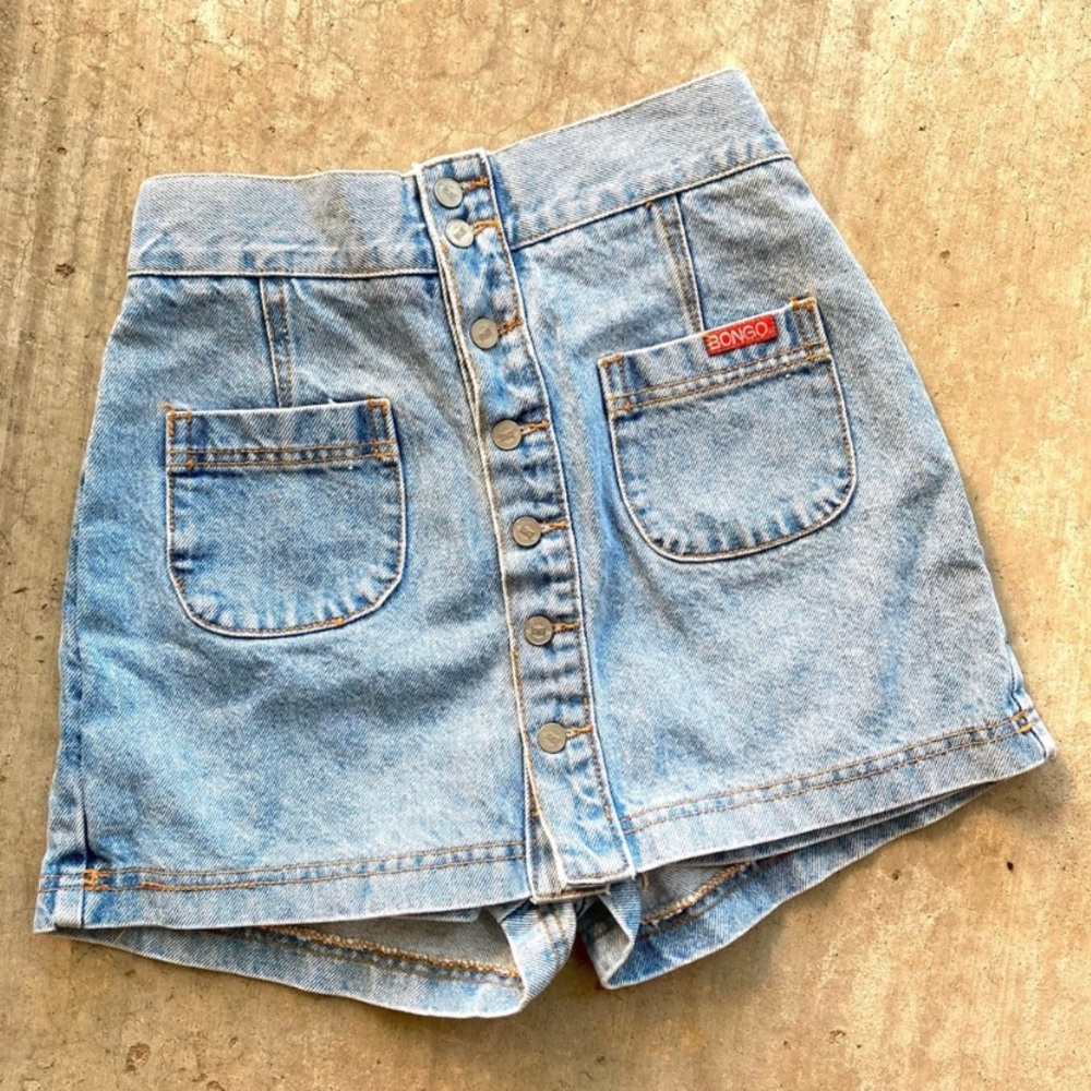✨90’s BONGO denim skort ✨ MINT CONDITION a true 90s relic! Insane quality.